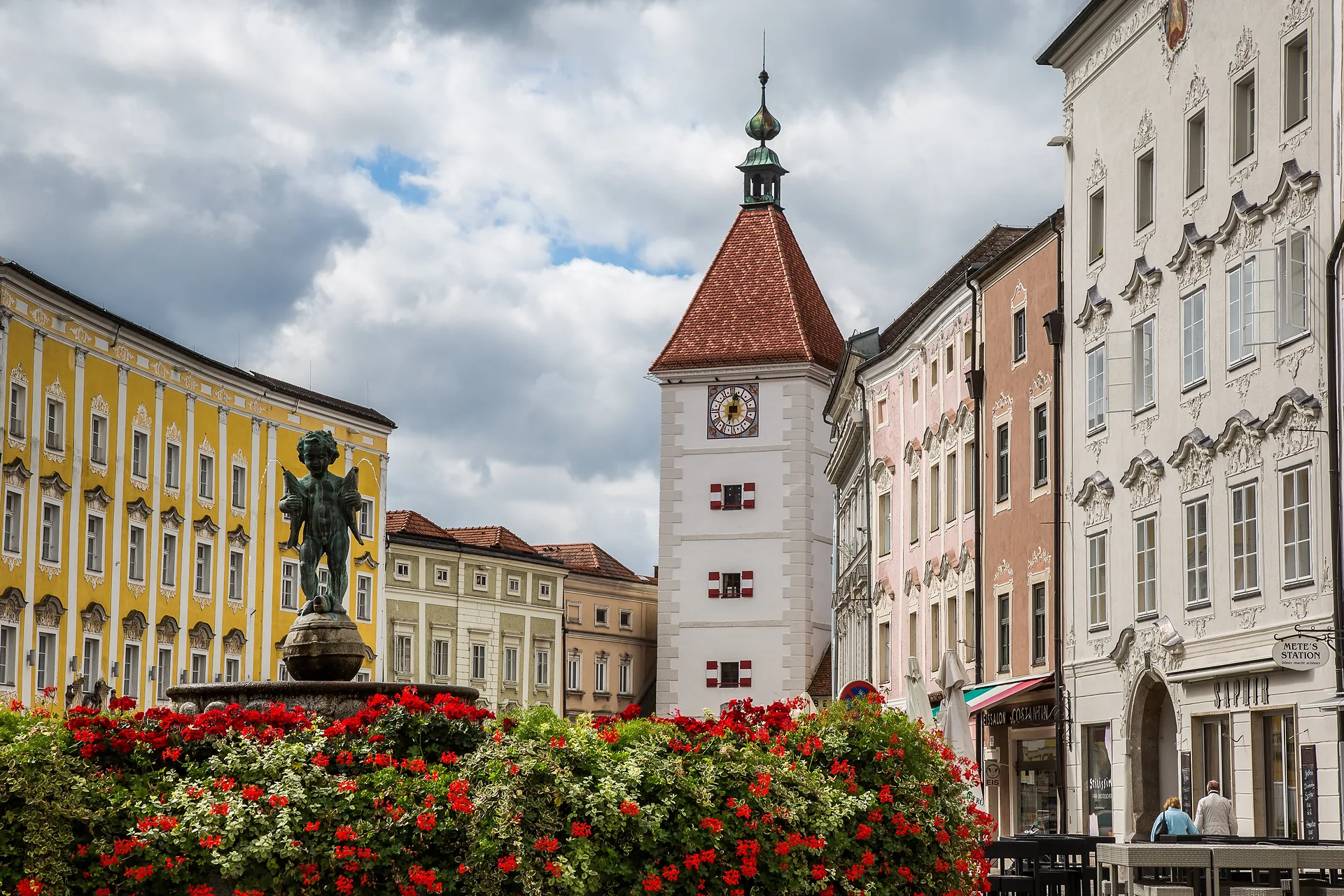 Welser Stadtturm und Brunnen am Stadtplatz