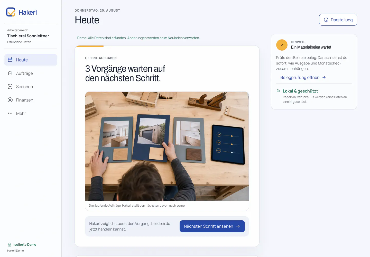 Hakerl Demo-Startseite mit Navigation, nächstem Arbeitsschritt und einem fiktiven Tischlereiauftrag